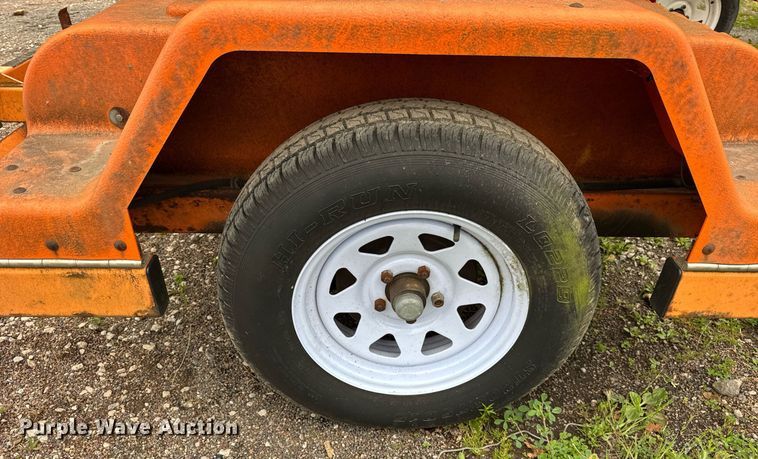 image for item EF2041 2001 Addco DH1000 arrow board trailer