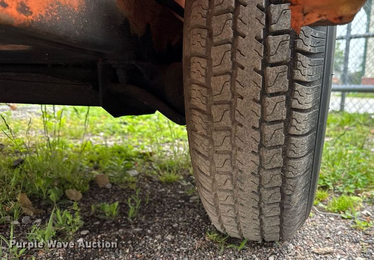 image for item EF2041 2001 Addco DH1000 arrow board trailer