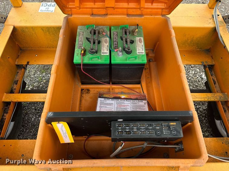 image for item EF2042 2014 Solar Tech Silent sentinel arrow board trailer