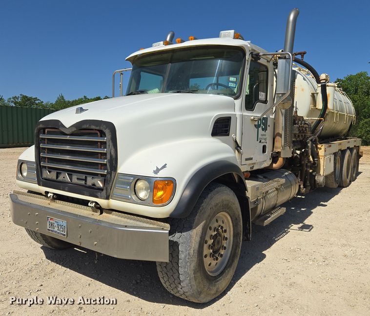 image for item EF2991 2004 Mack CV713 kill truck