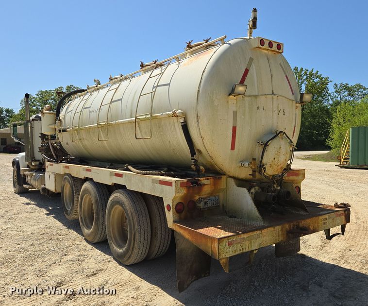 image for item EF2991 2004 Mack CV713 kill truck