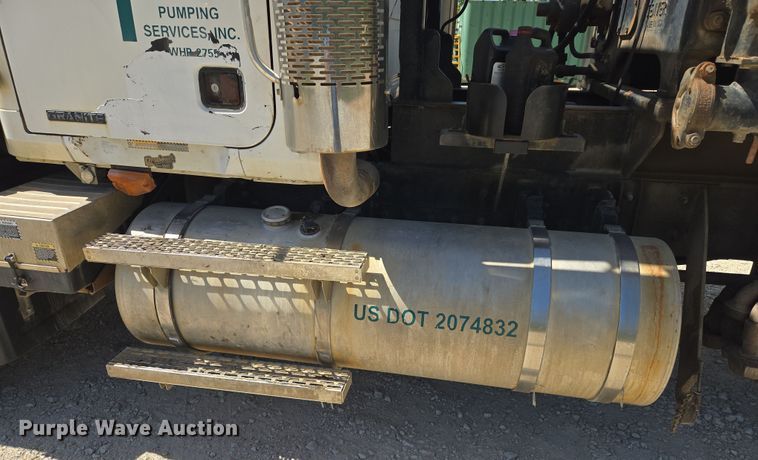 image for item EF2991 2004 Mack CV713 kill truck