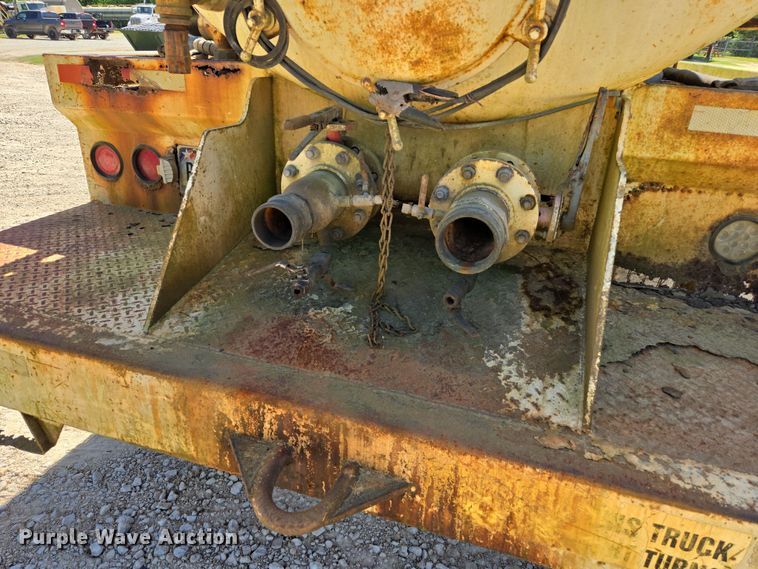 image for item EF2991 2004 Mack CV713 kill truck