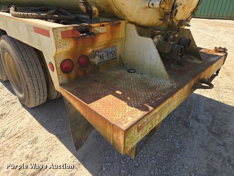 image for item EF2991 2004 Mack CV713 kill truck