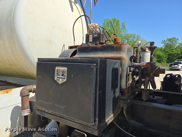 image for item EF2991 2004 Mack CV713 kill truck