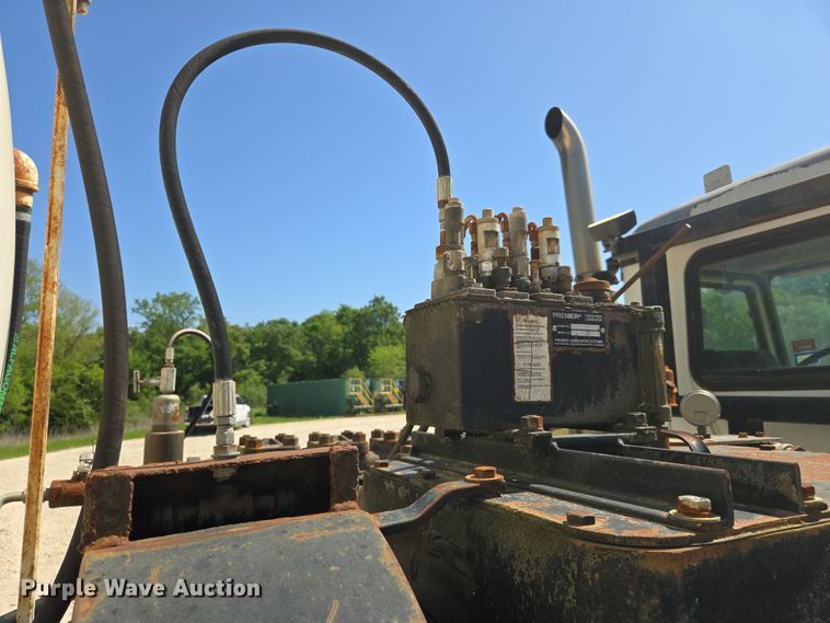 image for item EF2991 2004 Mack CV713 kill truck