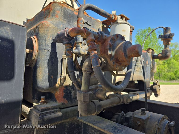 image for item EF2991 2004 Mack CV713 kill truck