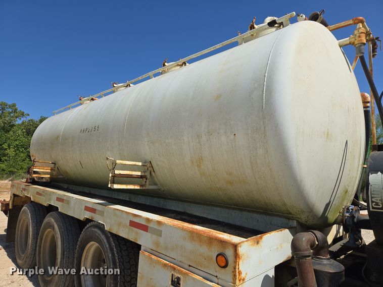 image for item EF2991 2004 Mack CV713 kill truck