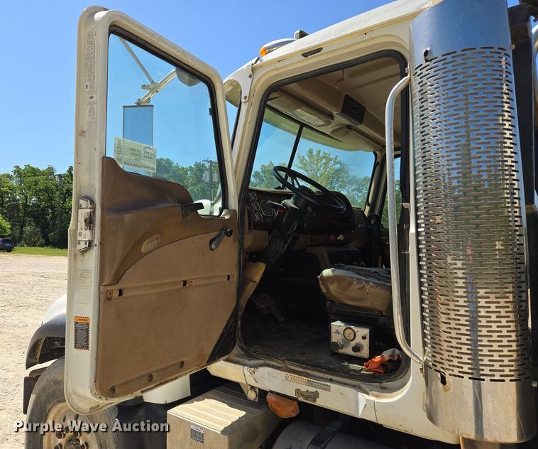 image for item EF2991 2004 Mack CV713 kill truck