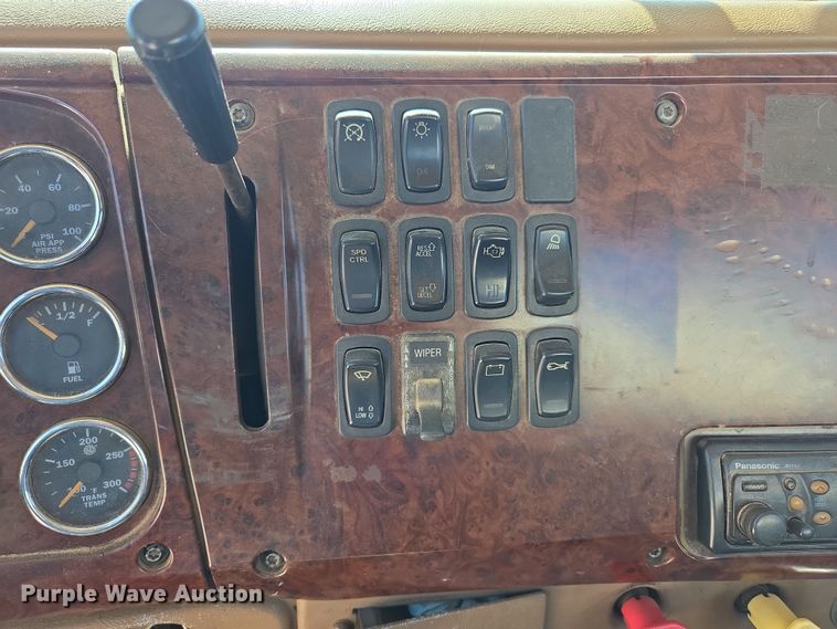 image for item EF2991 2004 Mack CV713 kill truck