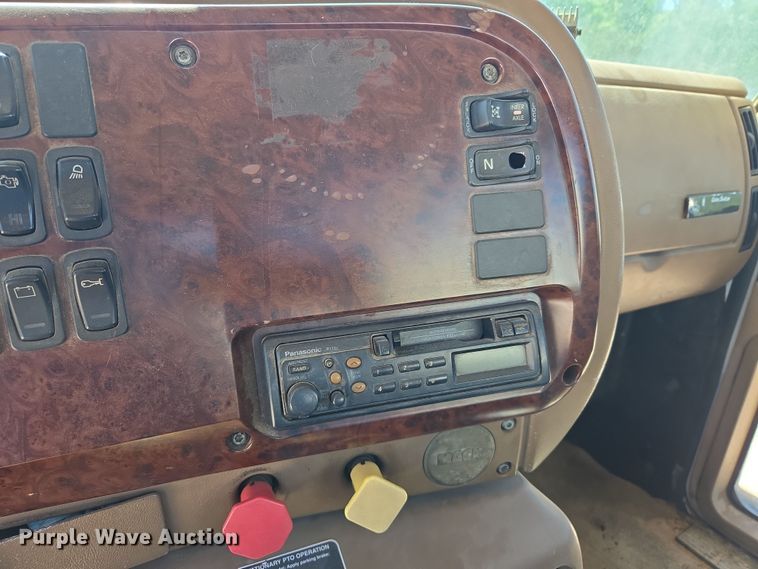 image for item EF2991 2004 Mack CV713 kill truck