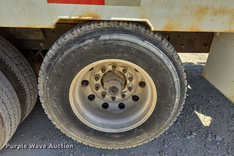 image for item EF2991 2004 Mack CV713 kill truck