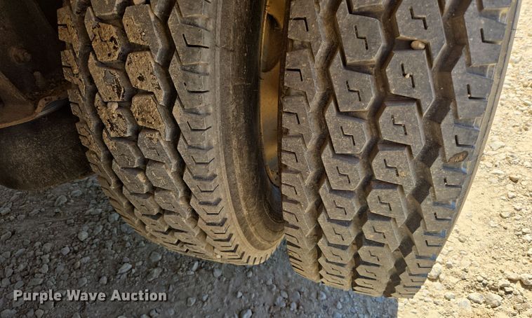 image for item EF2991 2004 Mack CV713 kill truck