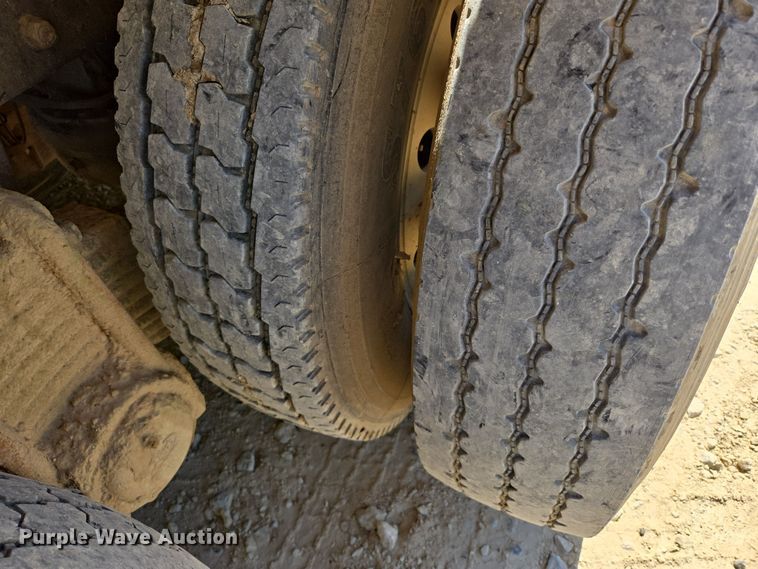 image for item EF2991 2004 Mack CV713 kill truck