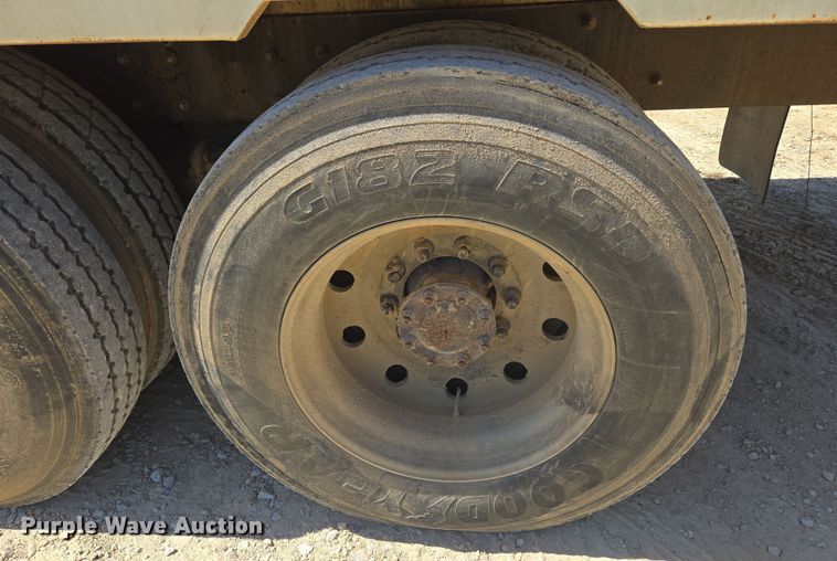 image for item EF2991 2004 Mack CV713 kill truck