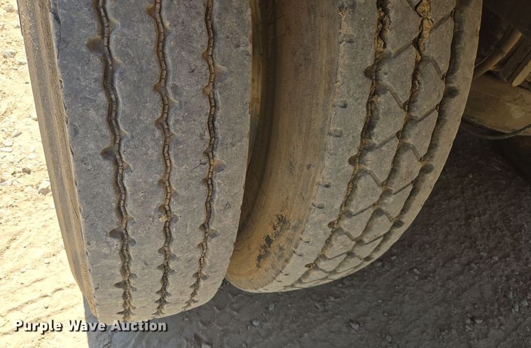 image for item EF2991 2004 Mack CV713 kill truck