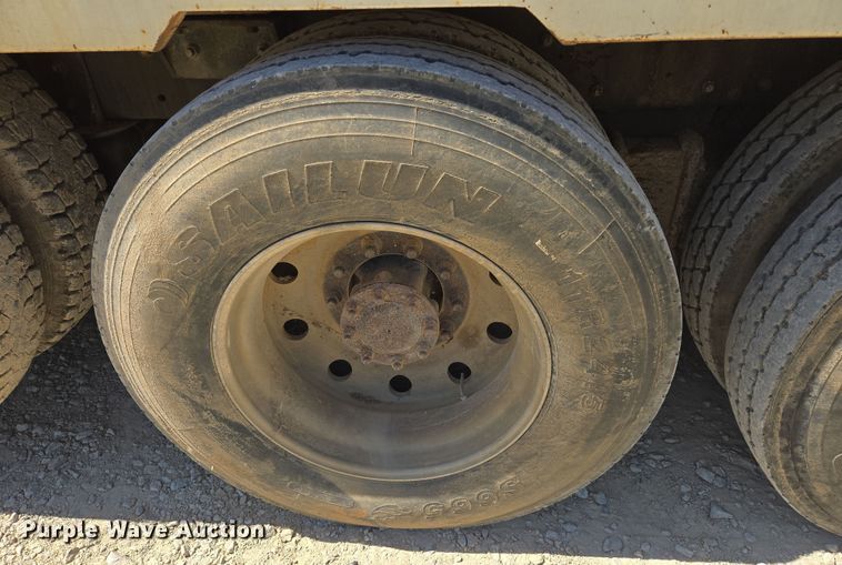 image for item EF2991 2004 Mack CV713 kill truck