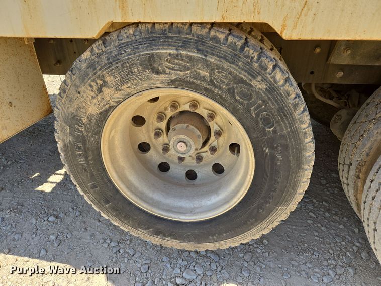 image for item EF2991 2004 Mack CV713 kill truck