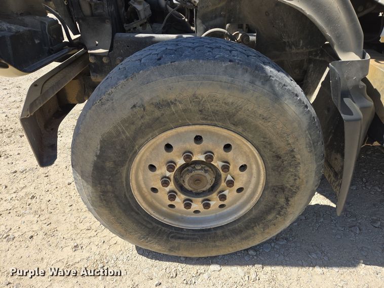 image for item EF2991 2004 Mack CV713 kill truck