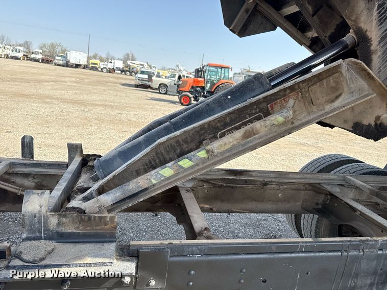 image for item EG2653 2000 Chevrolet C6500 dump truck