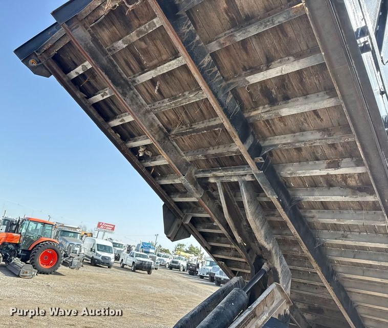 image for item EG2653 2000 Chevrolet C6500 dump truck