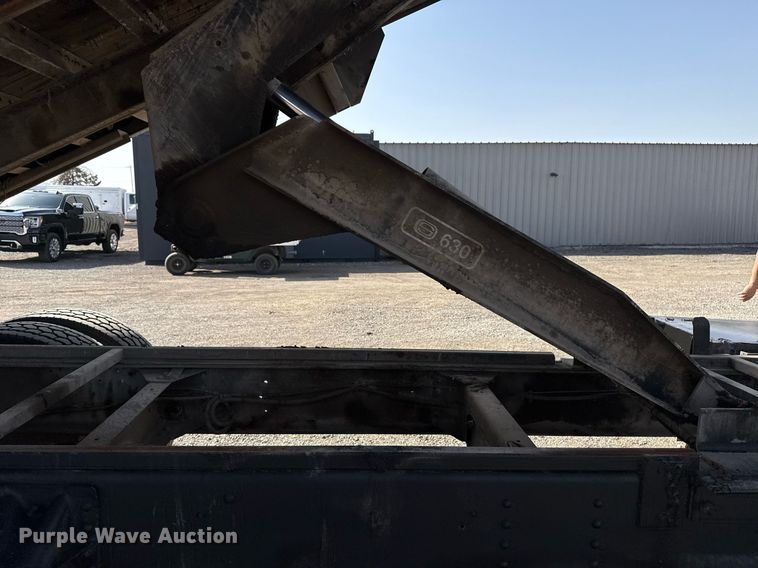 image for item EG2653 2000 Chevrolet C6500 dump truck