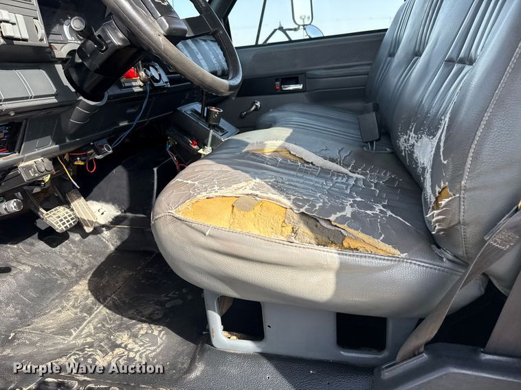 image for item EG2653 2000 Chevrolet C6500 dump truck