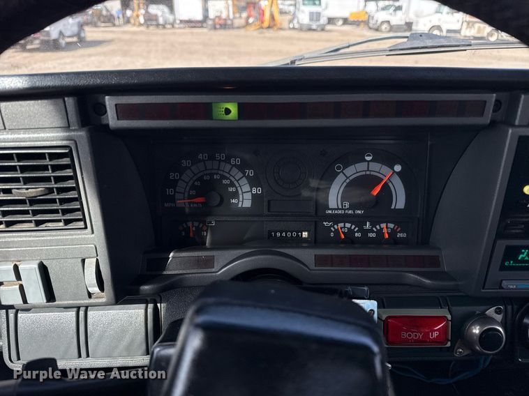 image for item EG2653 2000 Chevrolet C6500 dump truck