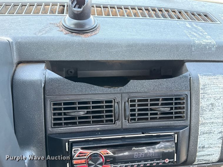 image for item EG2653 2000 Chevrolet C6500 dump truck