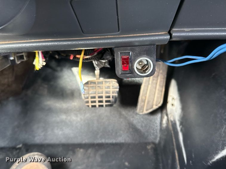 image for item EG2653 2000 Chevrolet C6500 dump truck