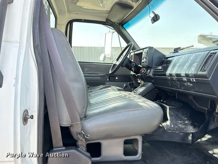 image for item EG2653 2000 Chevrolet C6500 dump truck