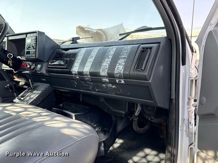 image for item EG2653 2000 Chevrolet C6500 dump truck