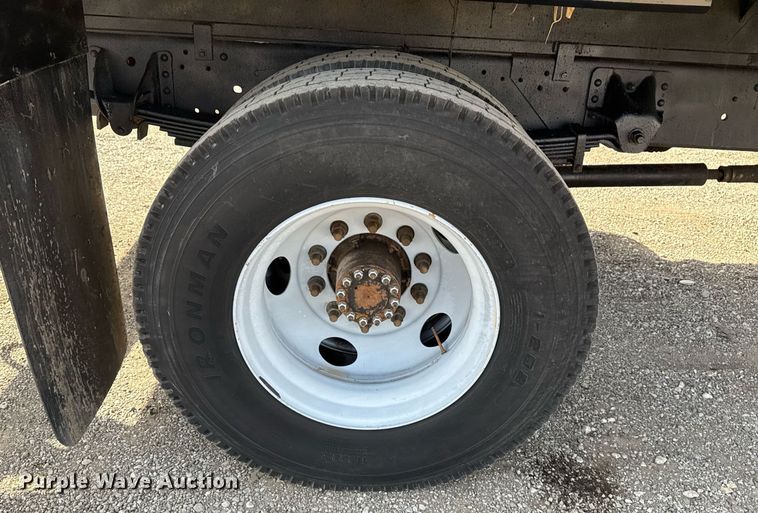 image for item EG2653 2000 Chevrolet C6500 dump truck