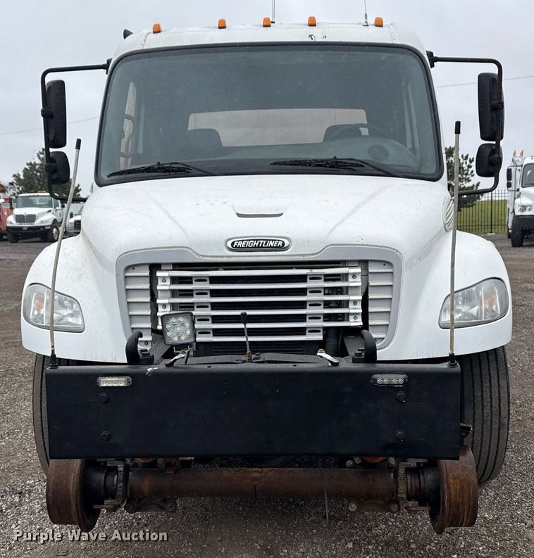 image for item EG5718 2007 Freightliner Business Class M2 utility / service truck