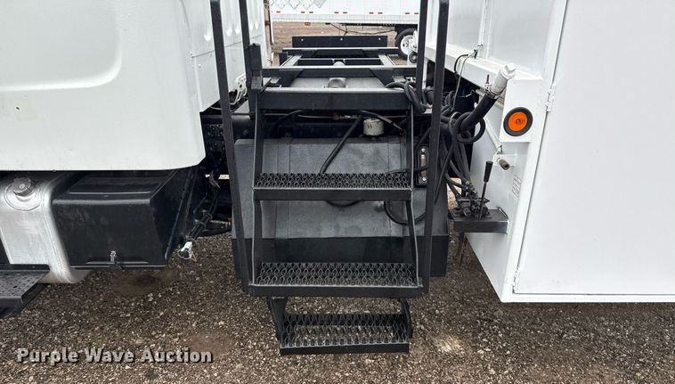 image for item EG5718 2007 Freightliner Business Class M2 utility / service truck