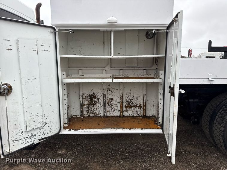 image for item EG5718 2007 Freightliner Business Class M2 utility / service truck