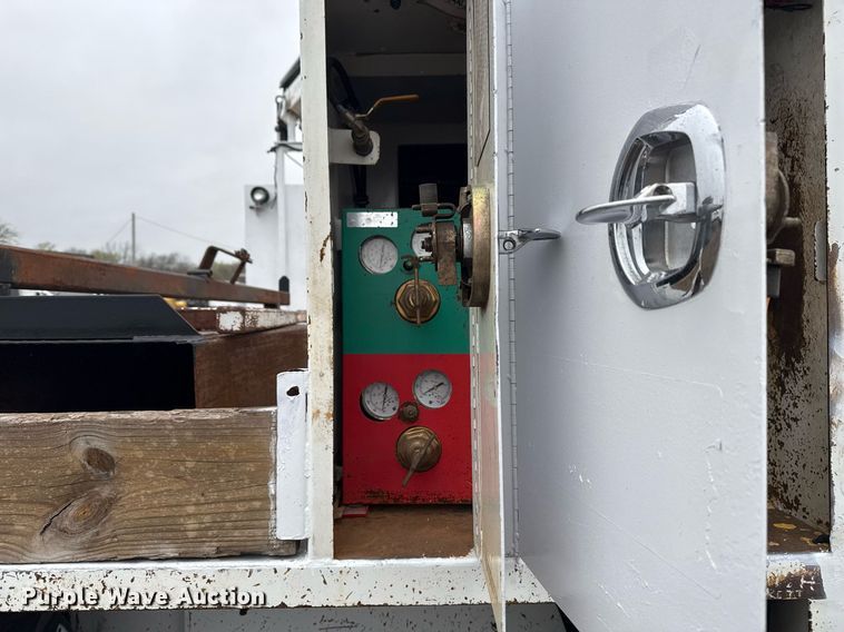 image for item EG5718 2007 Freightliner Business Class M2 utility / service truck