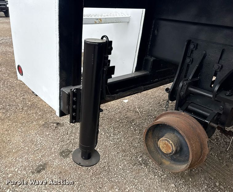 image for item EG5718 2007 Freightliner Business Class M2 utility / service truck