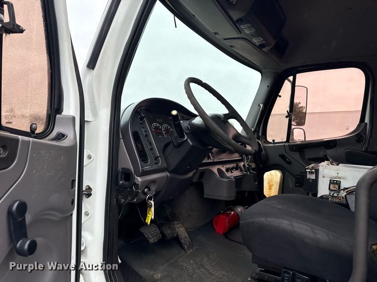 image for item EG5718 2007 Freightliner Business Class M2 utility / service truck