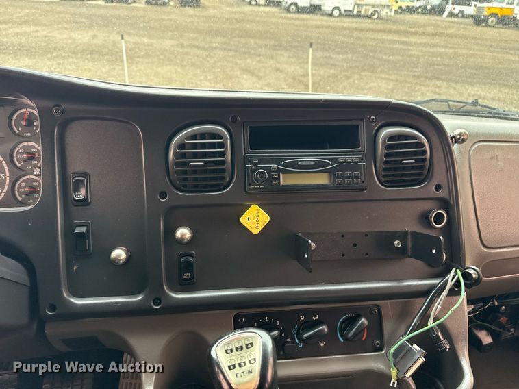 image for item EG5718 2007 Freightliner Business Class M2 utility / service truck