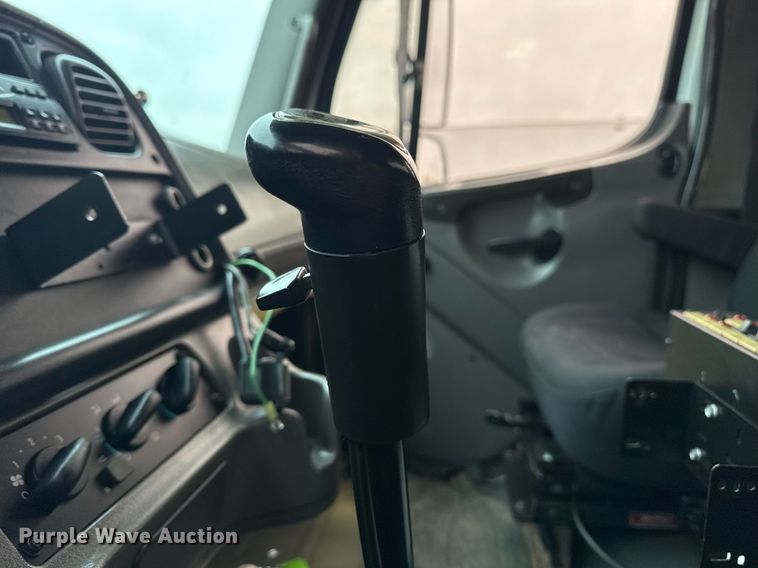 image for item EG5718 2007 Freightliner Business Class M2 utility / service truck