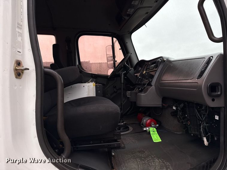 image for item EG5718 2007 Freightliner Business Class M2 utility / service truck