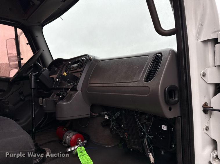 image for item EG5718 2007 Freightliner Business Class M2 utility / service truck