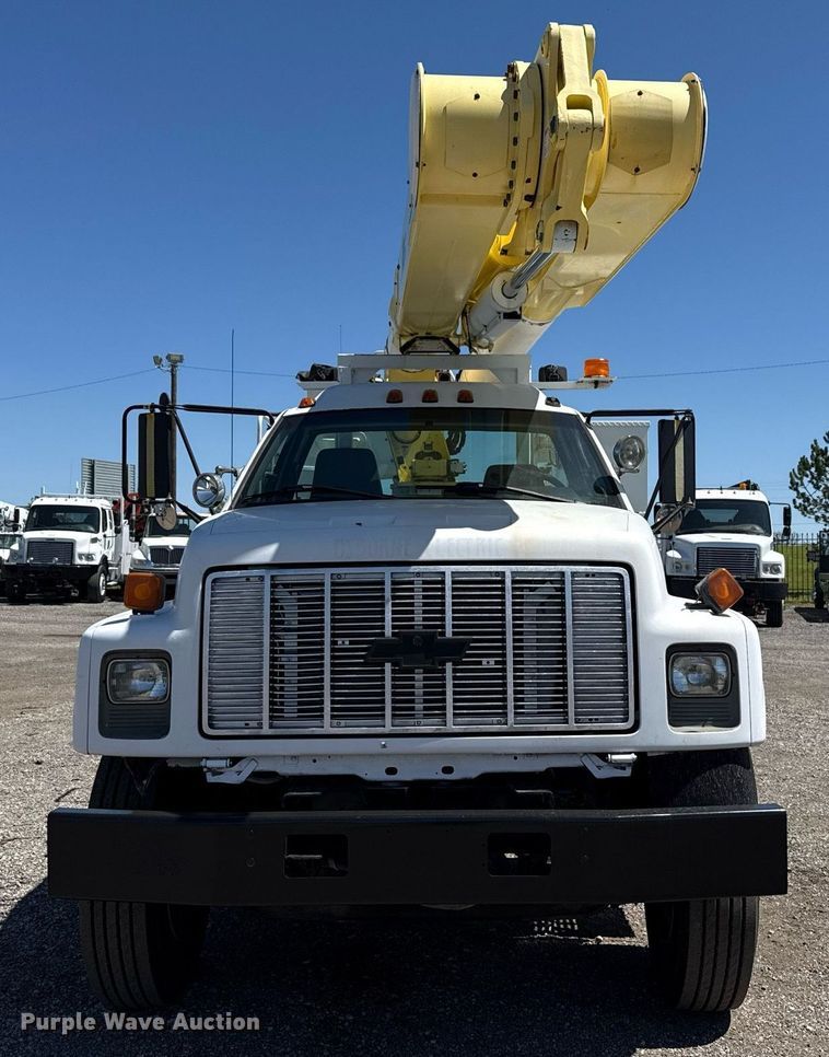 image for item EG5756 2002 Chevrolet C7500 bucket truck