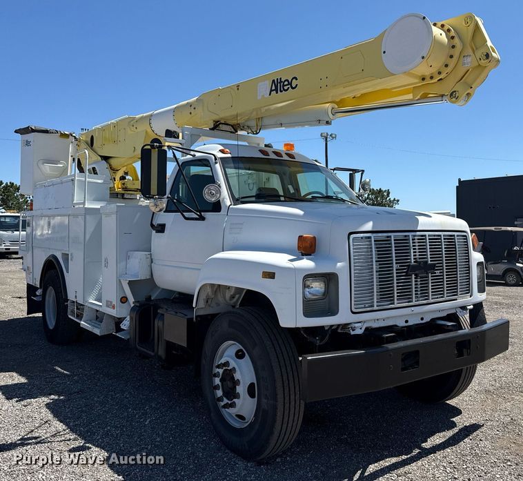 image for item EG5756 2002 Chevrolet C7500 bucket truck