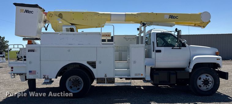 image for item EG5756 2002 Chevrolet C7500 bucket truck