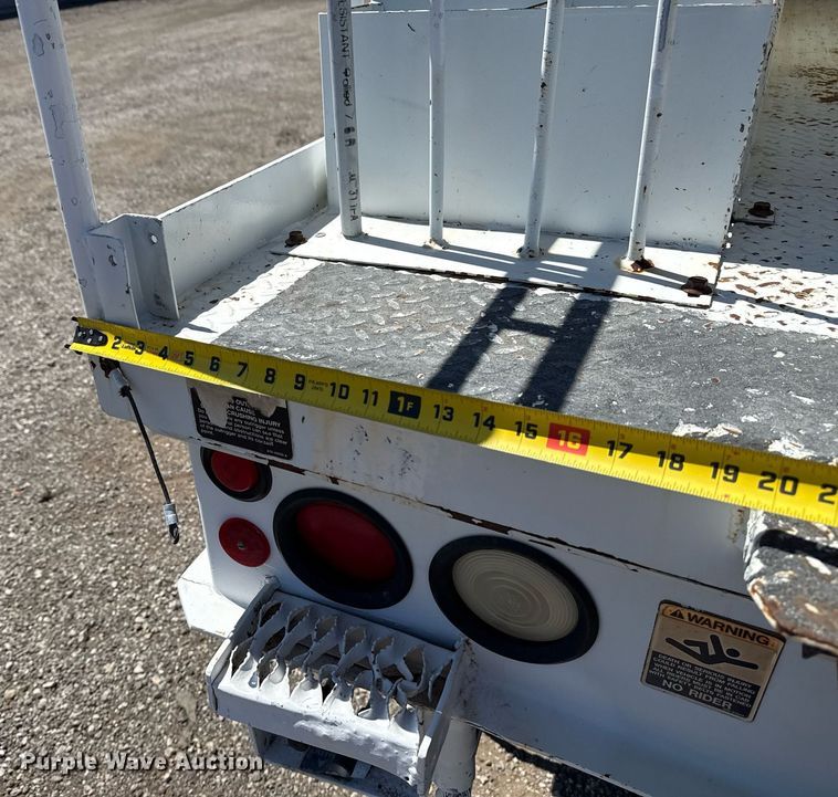 image for item EG5756 2002 Chevrolet C7500 bucket truck