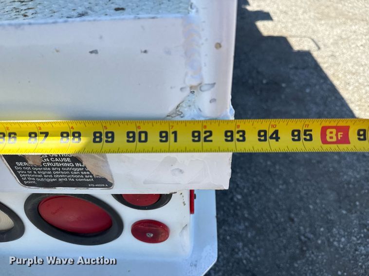 image for item EG5756 2002 Chevrolet C7500 bucket truck