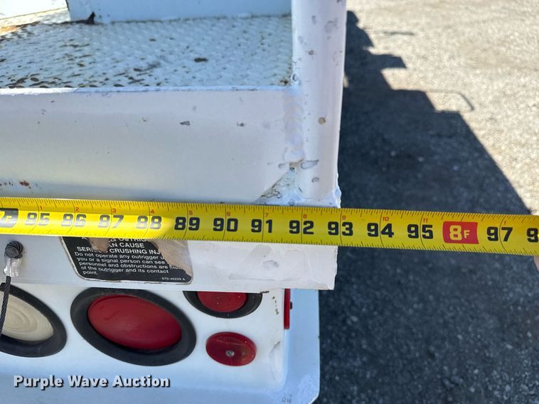 image for item EG5756 2002 Chevrolet C7500 bucket truck