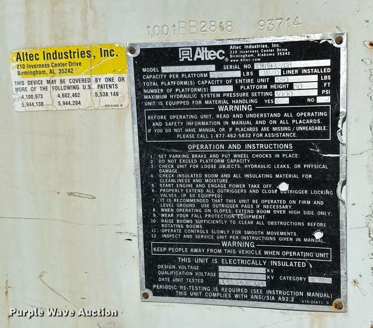 image for item EG5756 2002 Chevrolet C7500 bucket truck